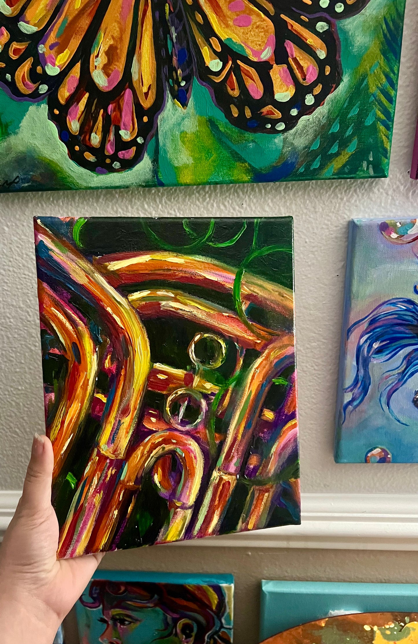 Colorful horn